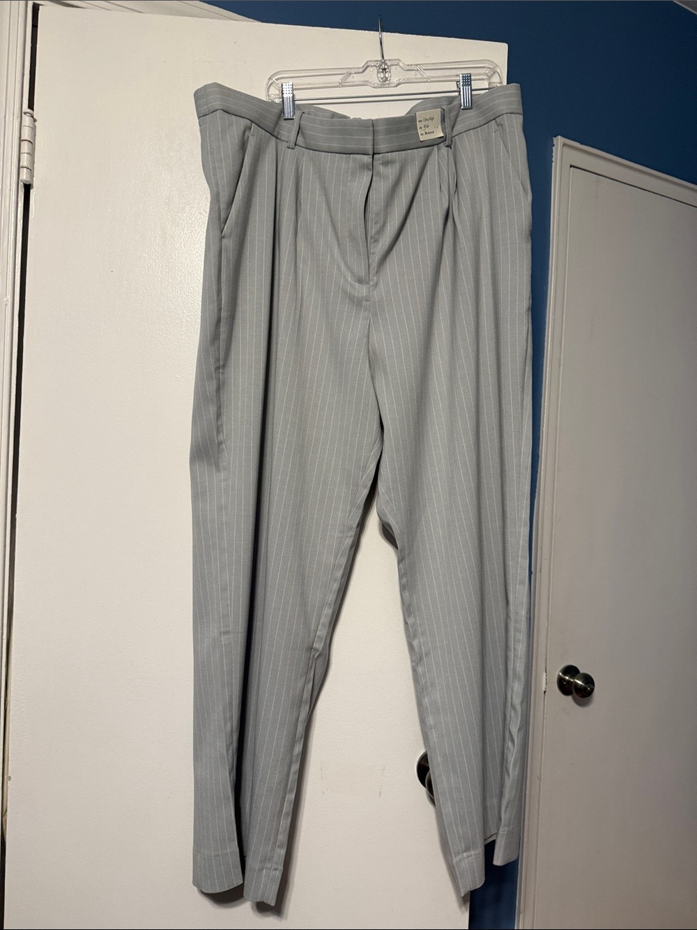 Abercrombie & Fitch Light Gray Pinstripe Women's Dress Pants - Picture 1 of 3